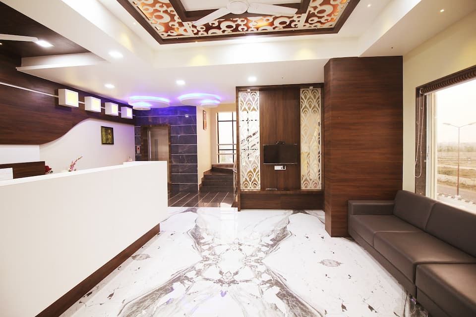 undefined Hotel Vraj Inn 4