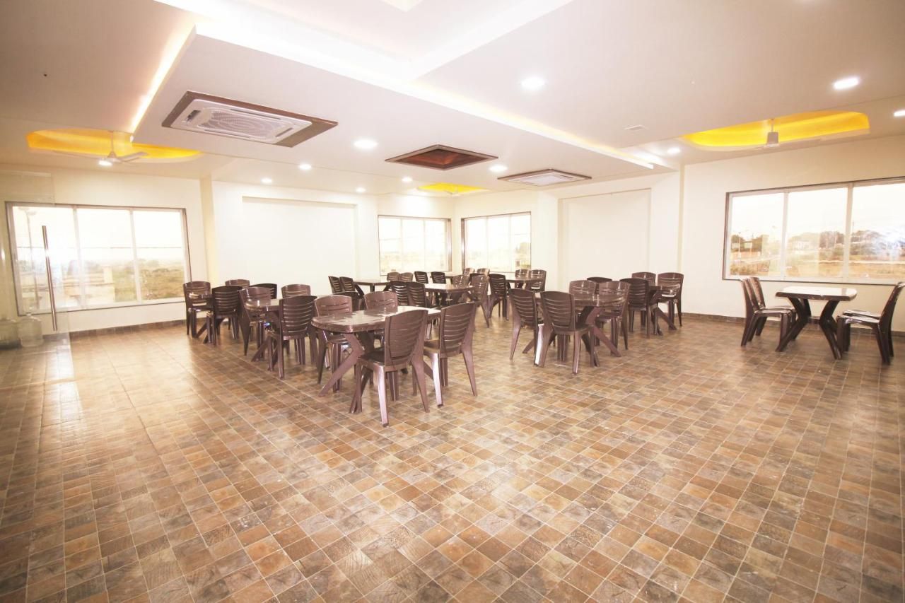 undefined Hotel Vraj Inn 6