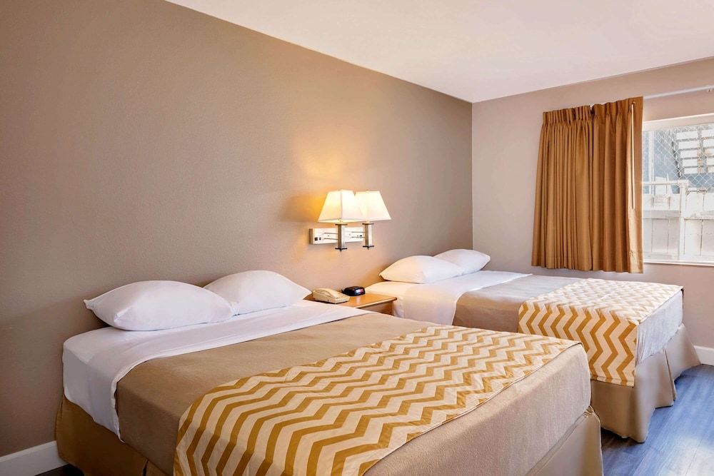 Room, Multiple Beds, Accessible, Non Smoking (Mobility, Tub w/Grab Bars)