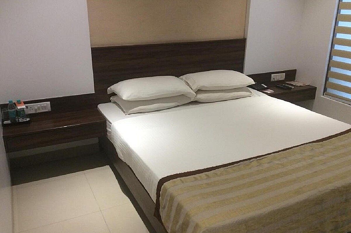 The Lotus- Hotel Sameera Junior Suite EP 2