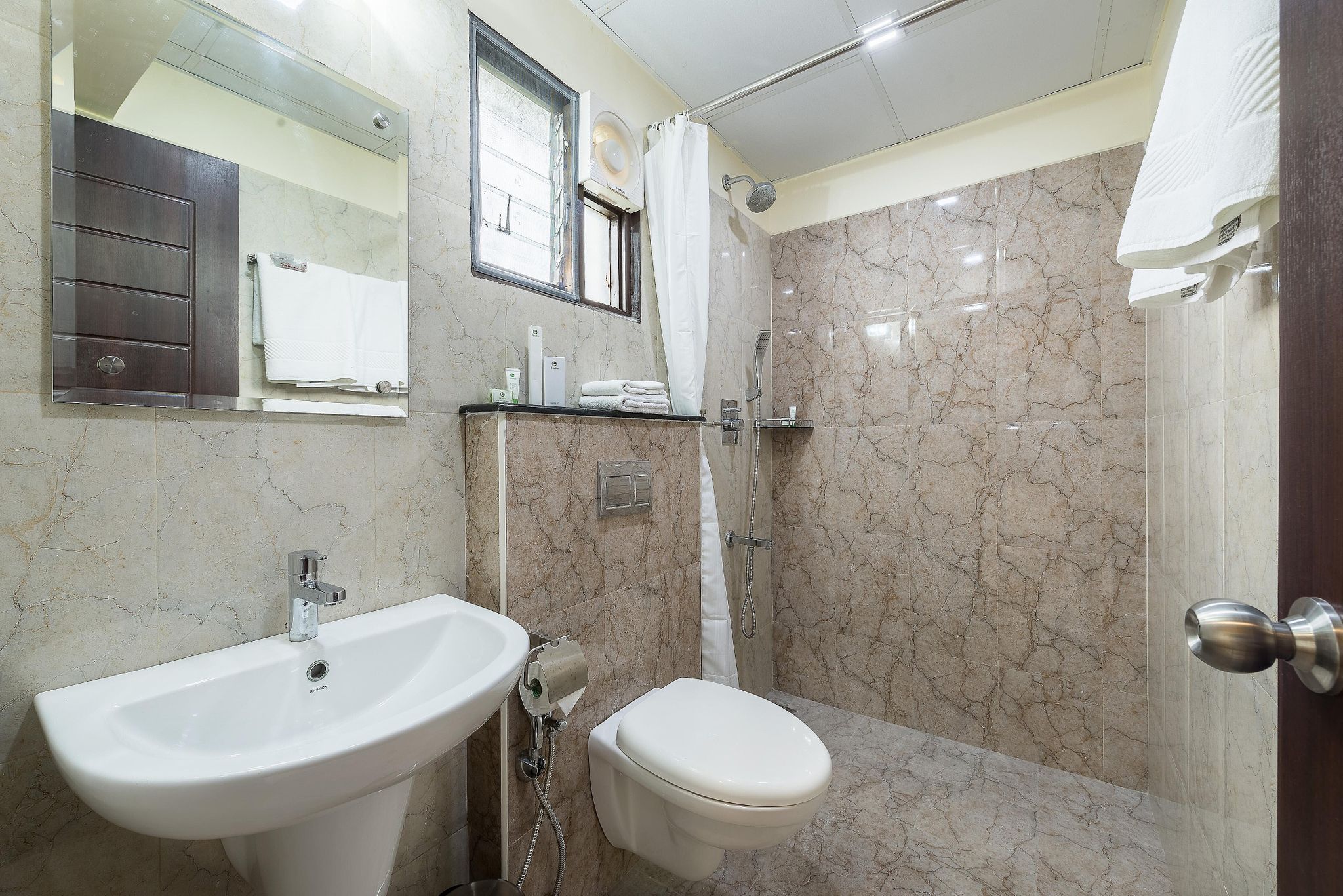 Treebo Adin Residence Chennai Trade Centre Deluxe Double Room 3