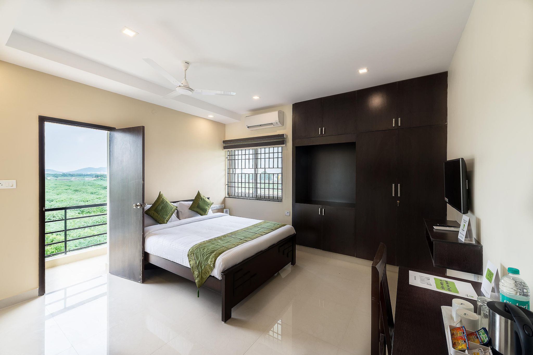 Treebo Adin Residence Chennai Trade Centre Deluxe Double Room 8