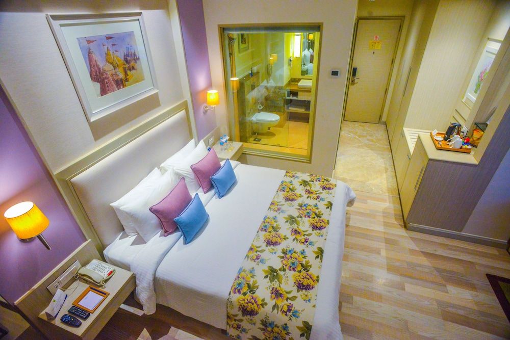 Efcee Sarovar Premiere Bhavnagar Deluxe Room, 1 Double Bed 7