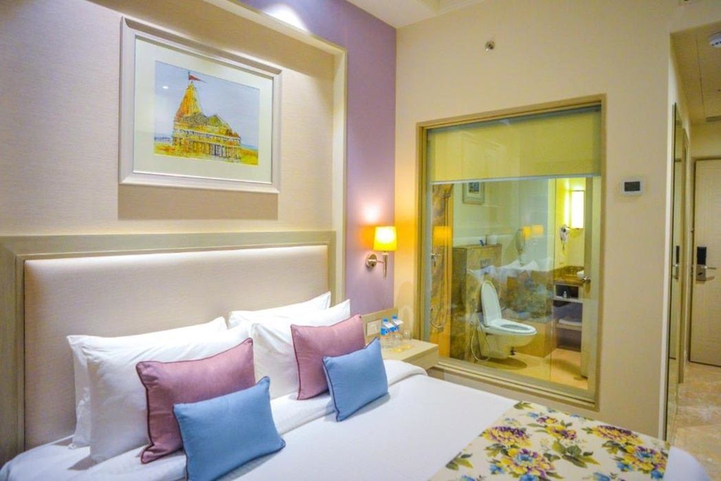 Efcee Sarovar Premiere Bhavnagar Deluxe Room, 1 Double Bed 4