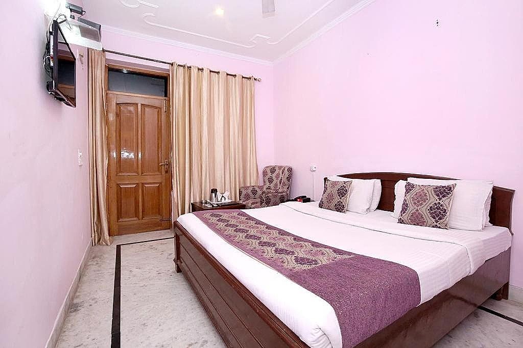 Hotel Dove Deluxe Double Room 11