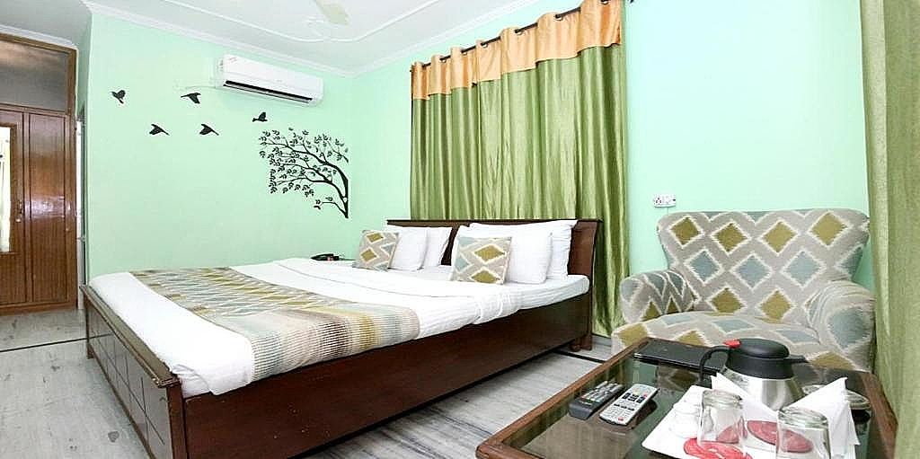 Hotel Dove Deluxe Double Room 6