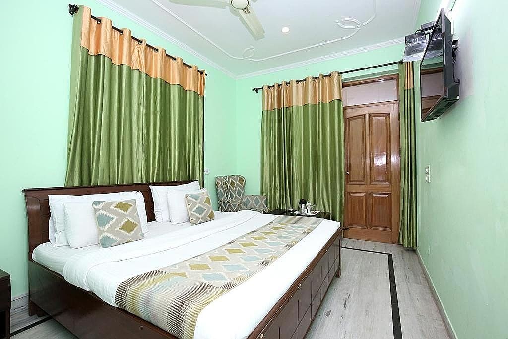 Hotel Dove Deluxe Double Room 9