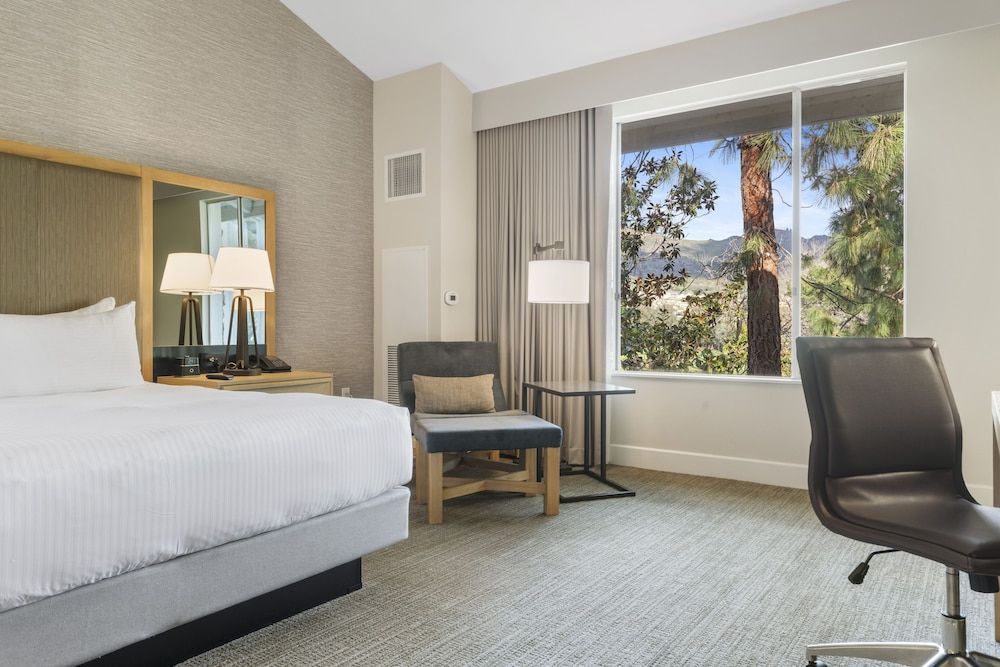 Pala Mesa Golf Resort Standard Room, 1 King Bed