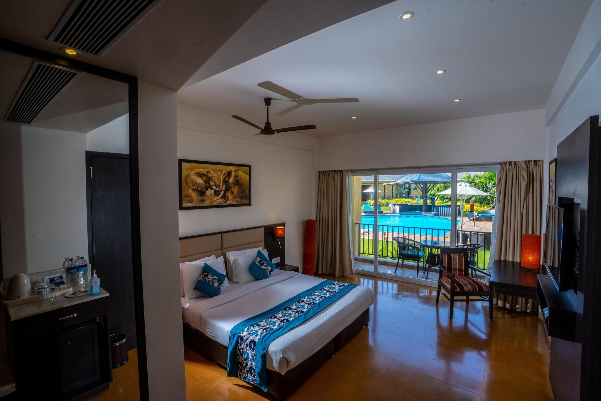 Tropical Retreat By Zuper Azalea Room