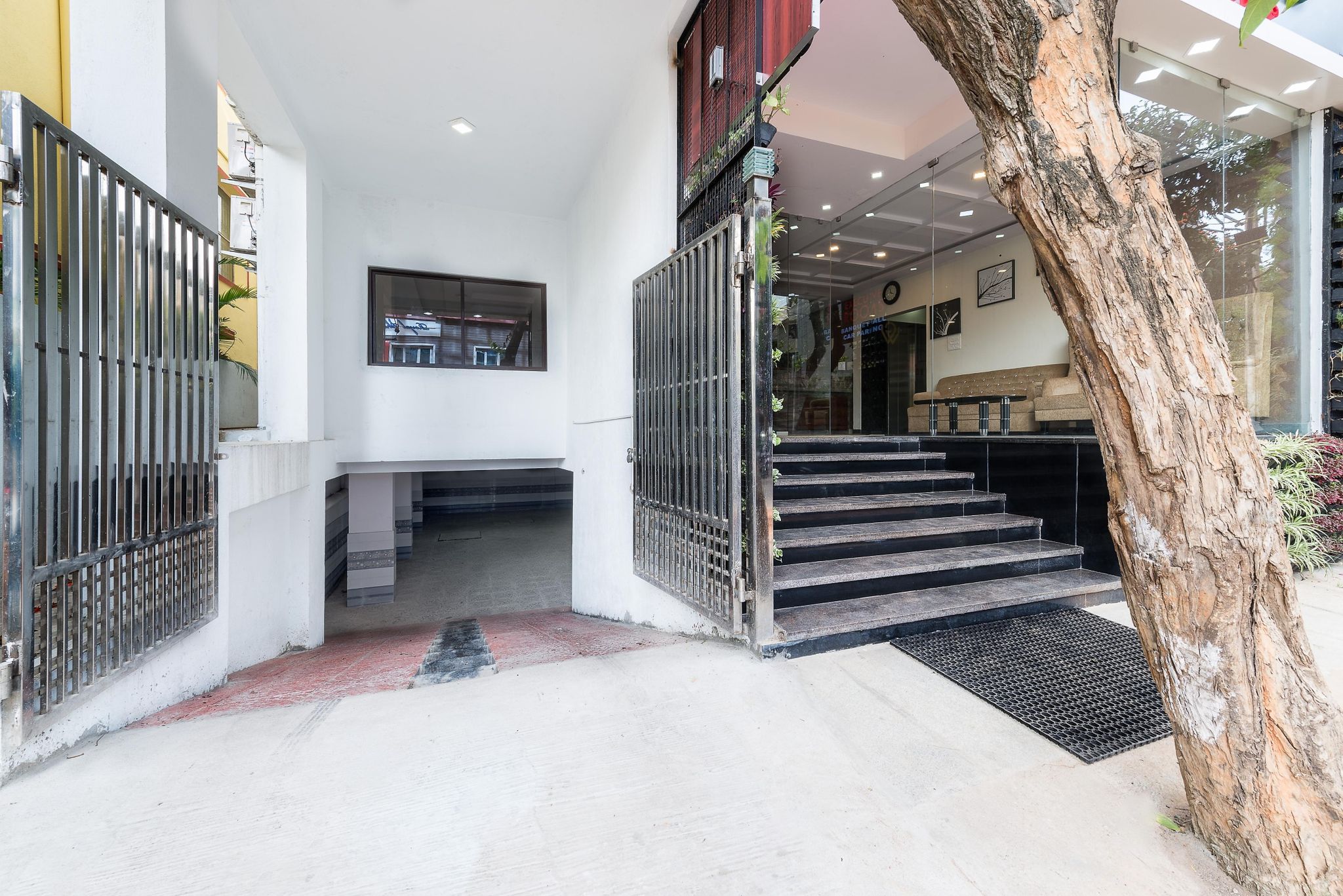 undefined Treebo Greenwood Premier Suites, Old Airport Road 6