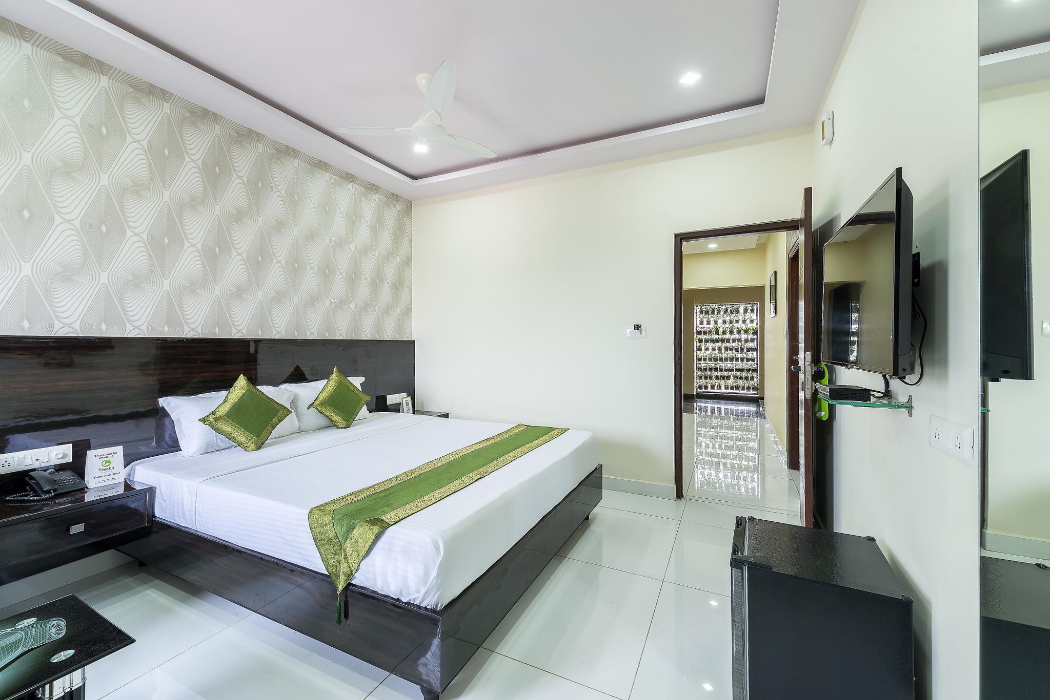 undefined Treebo Greenwood Premier Suites, Old Airport Road 4
