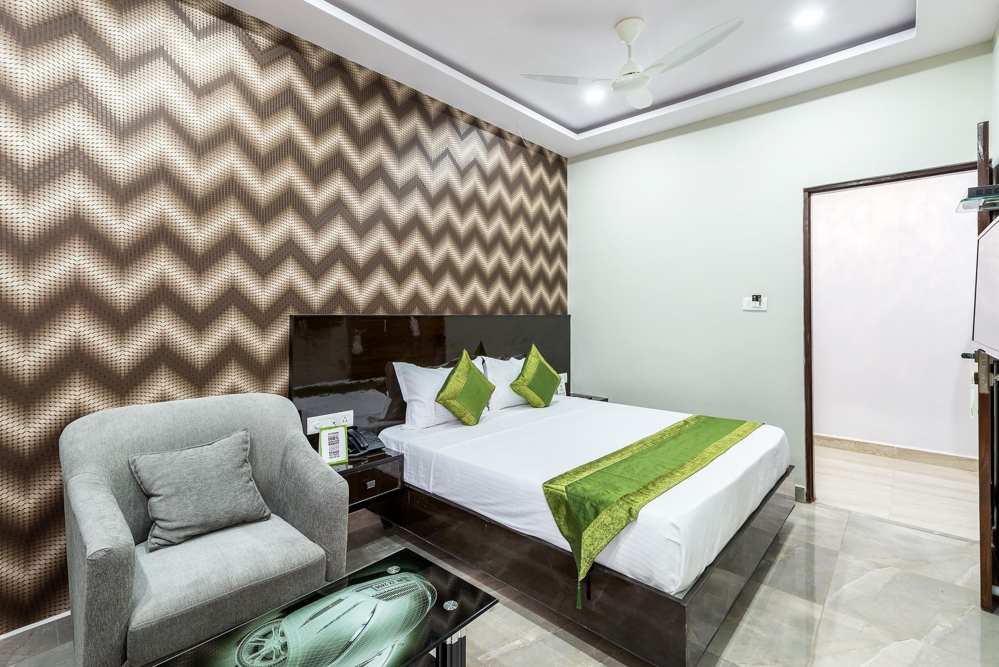 Treebo Greenwood Premier Suites, Old Airport Road Standard Double Room 3