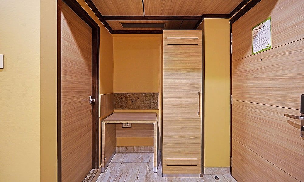 Treebo Fourth Avenue Deluxe Double Room 11