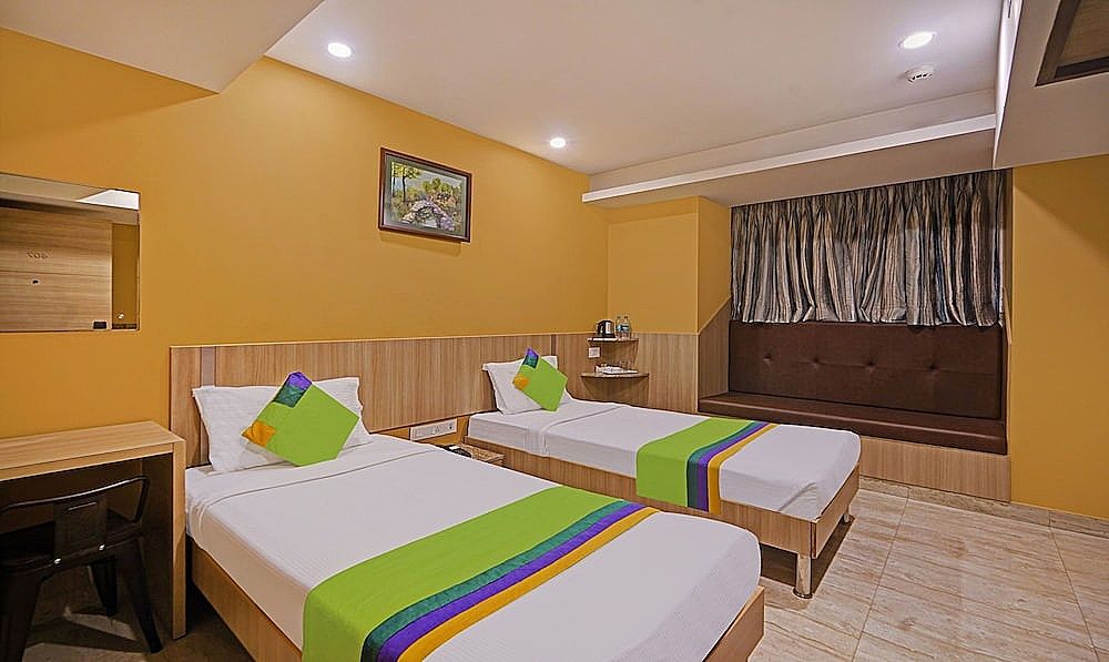 Treebo Fourth Avenue Deluxe Double Room 27