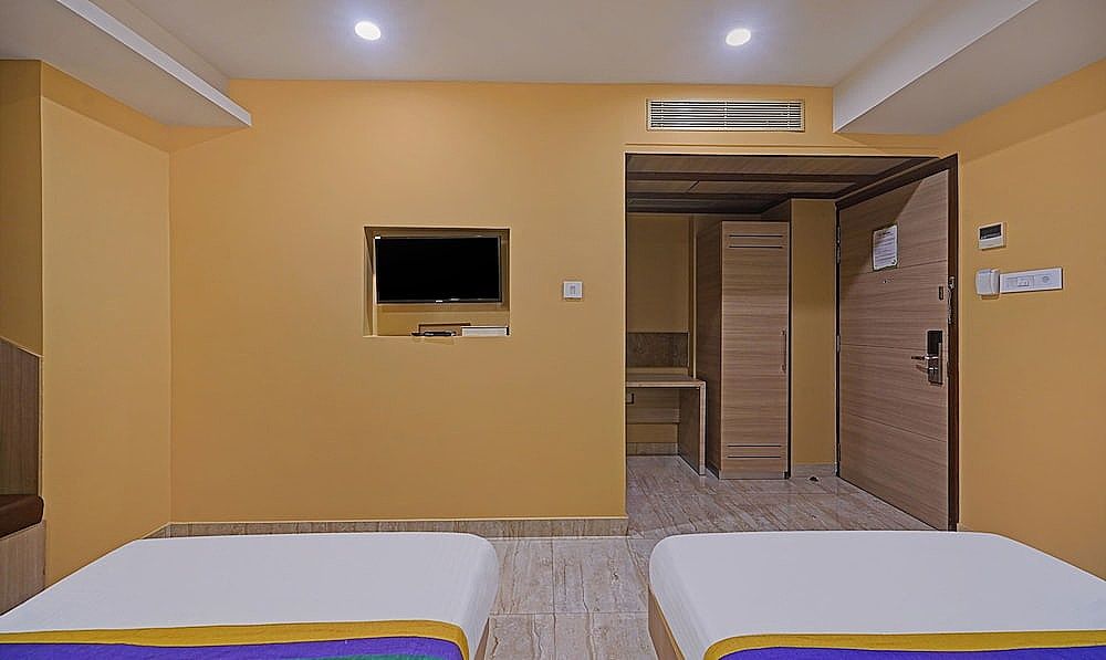 Treebo Fourth Avenue Deluxe Double Room 24