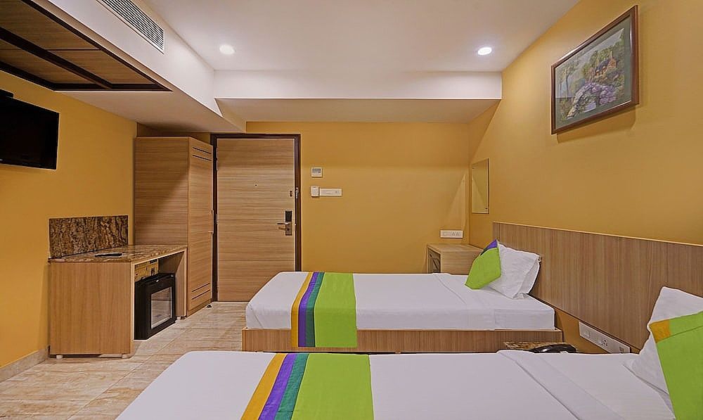 Treebo Fourth Avenue Deluxe Double Room 14