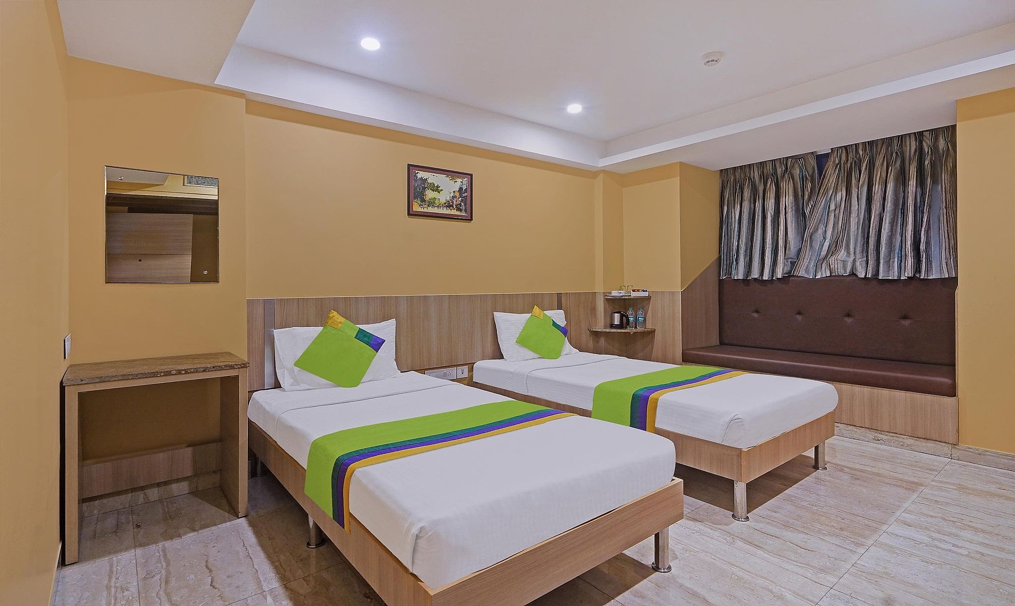 Treebo Fourth Avenue Deluxe Double Room 9