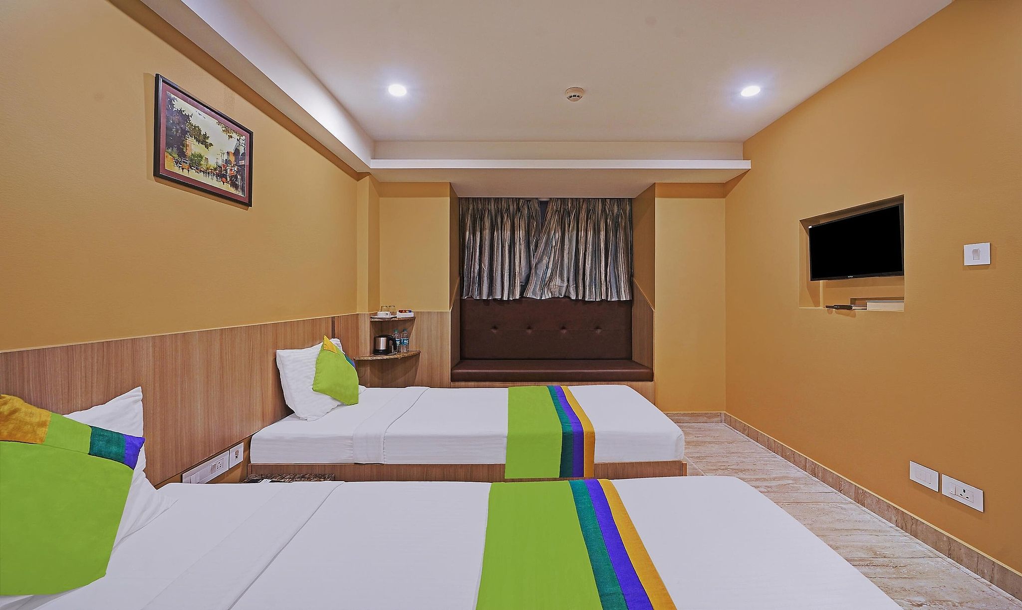 Treebo Fourth Avenue Deluxe Double Room 2