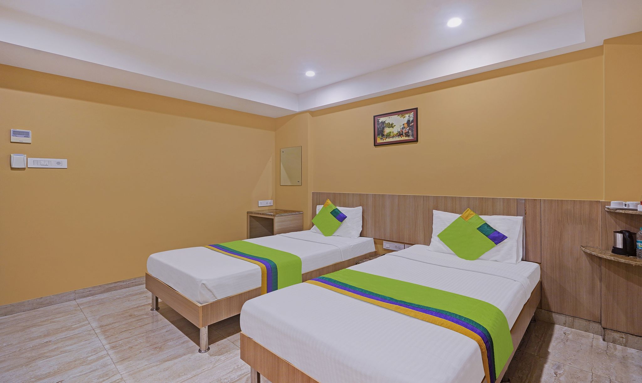 Treebo Fourth Avenue Deluxe Double Room 3