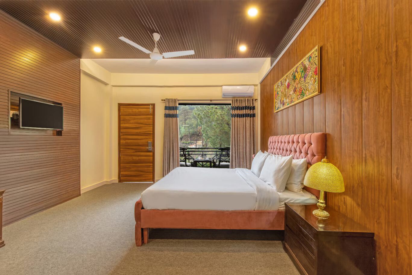 Family Suite With Attached Balcony And Ganga View
