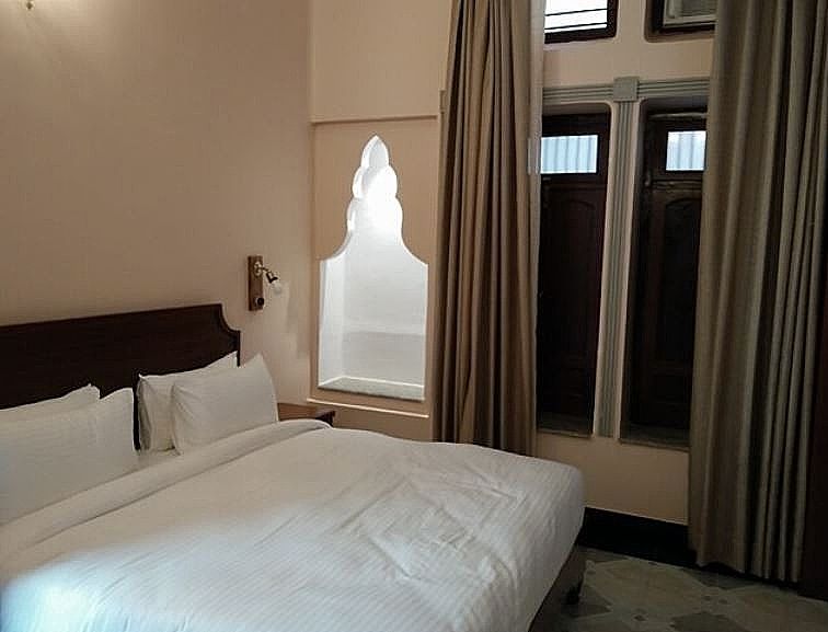 Devnadi -The Heritage Hotel Deluxe Room Non Ganga View 2