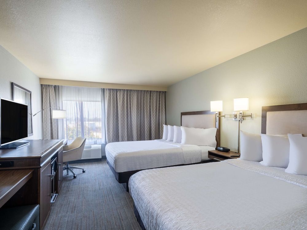 Room, 2 Queen Beds, Accessible, Bathtub