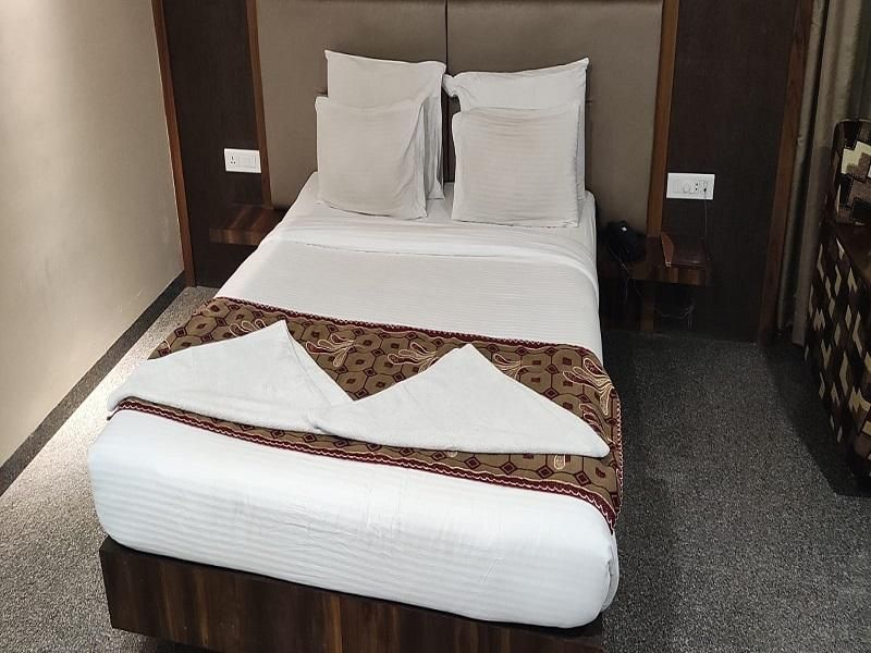 Hotel Silver Oak Deluxe Room Ac 5