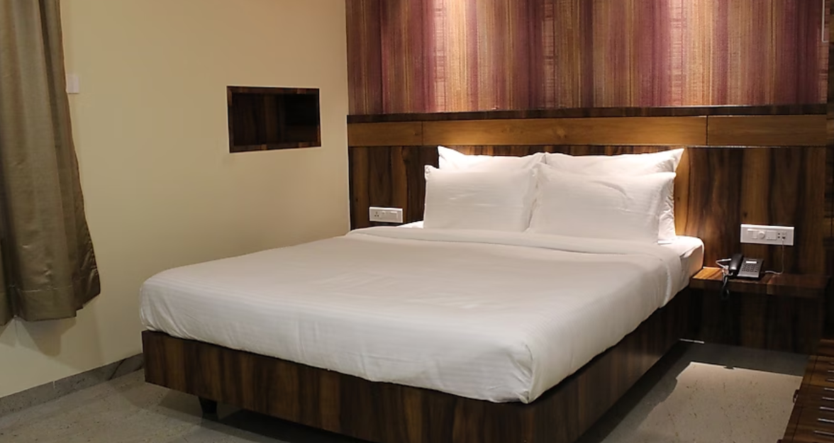 Hotel Silver Oak Deluxe Room Ac 6