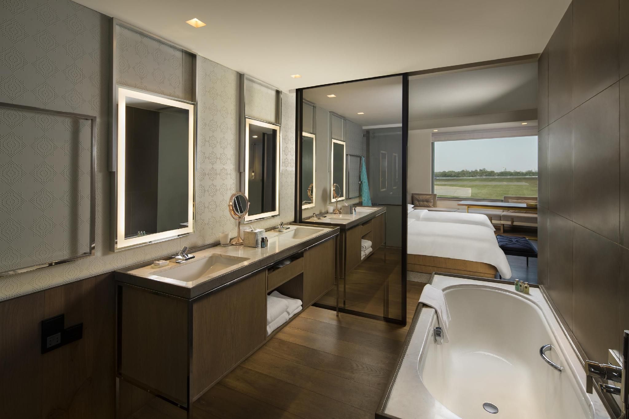 King Room with Runway View