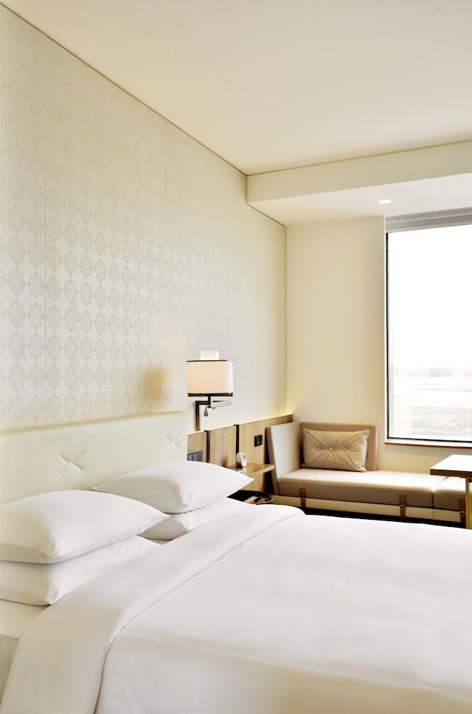 Andaz Delhi - a concept by Hyatt Room, 1 King Bed (Andaz King) 2