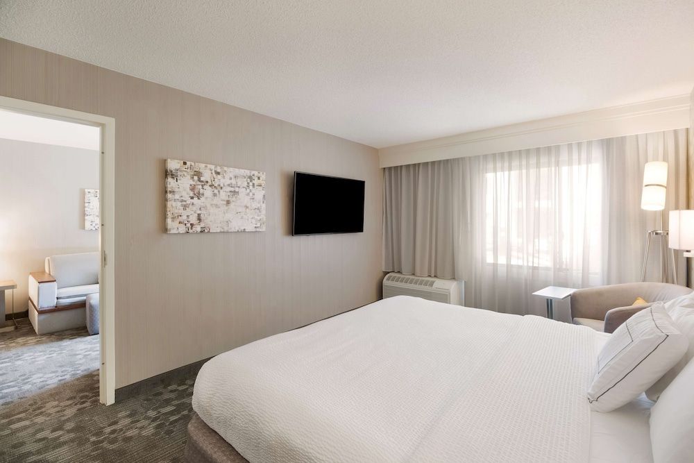 Sonesta Select Huntington Beach Fountain Valley Suite, 1 King Bed with Sofa bed, Accessible (One Bedroom - Mobility - Tub) 7