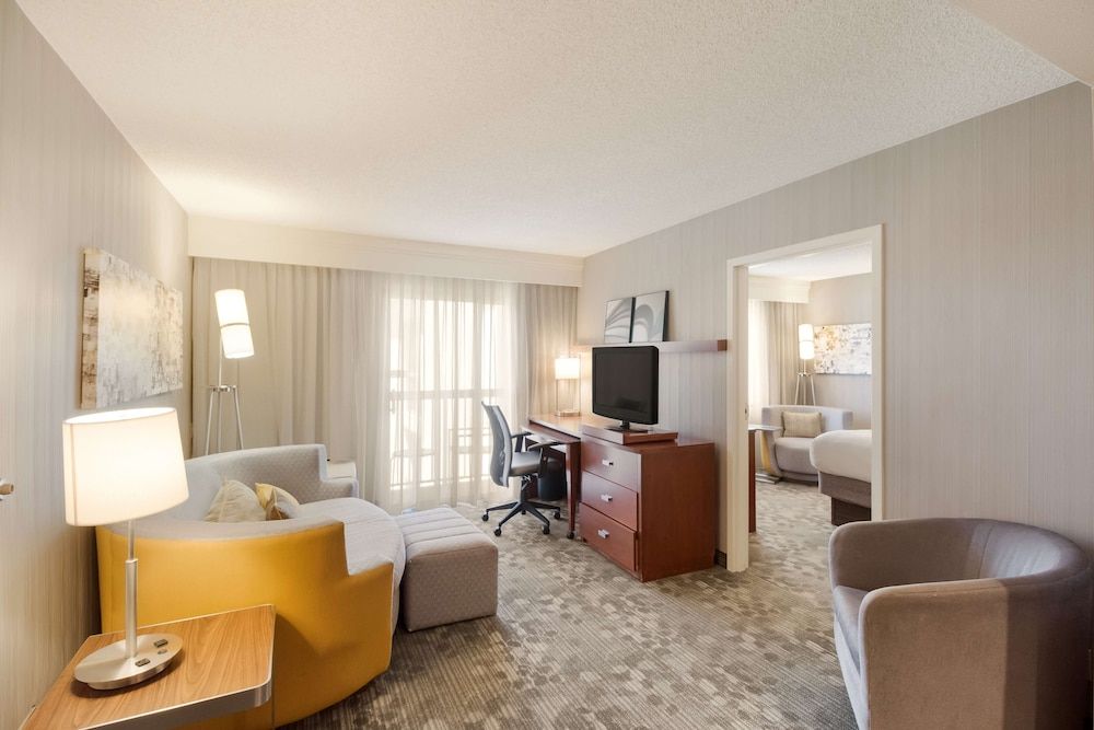 Sonesta Select Huntington Beach Fountain Valley Suite, 1 King Bed with Sofa bed, Accessible (One Bedroom - Mobility - Tub) 6