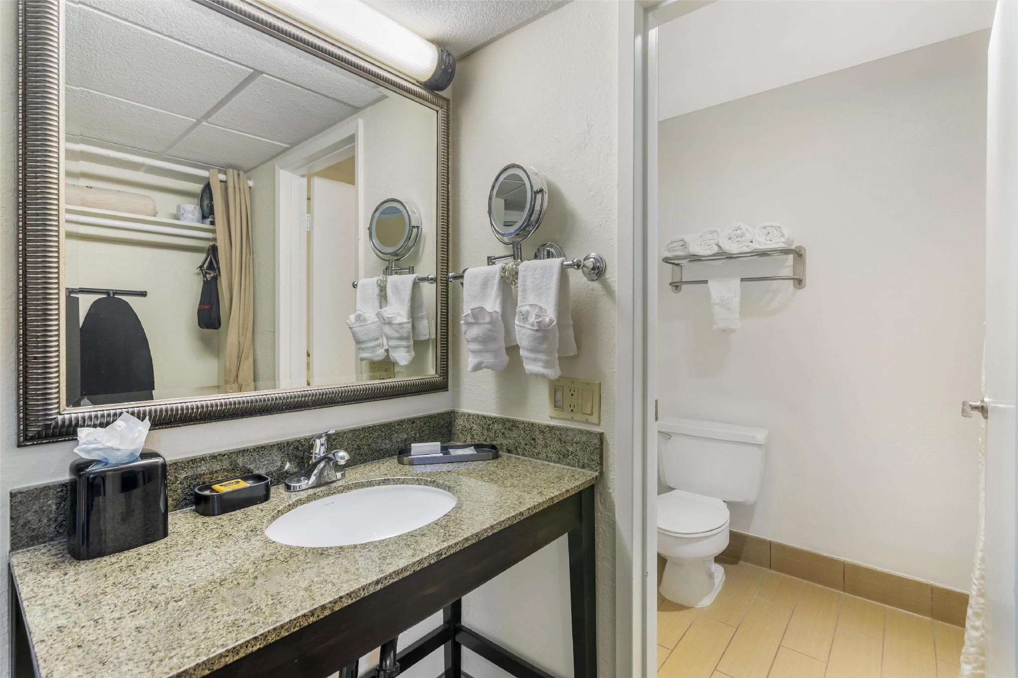 2 Queen Beds, Nonsmoking, Poolside, Patio