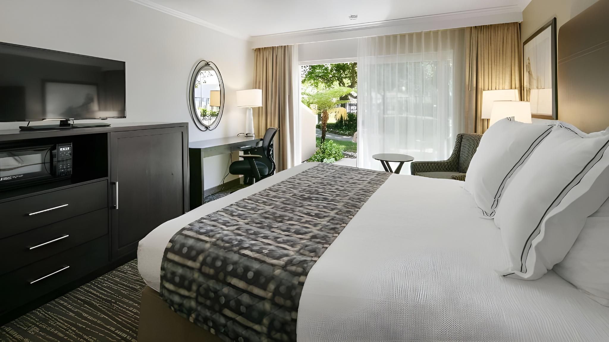 Best Western Plus Garden Court Inn 1 King Bed, Nonsmoking, Poolside, Patio