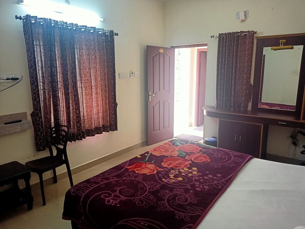 Madha Home Resorts Deluxe Double Room 14