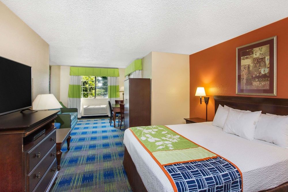 Room, 1 King Bed, Accessible, Non Smoking (Mobility/Hearing Impaired)