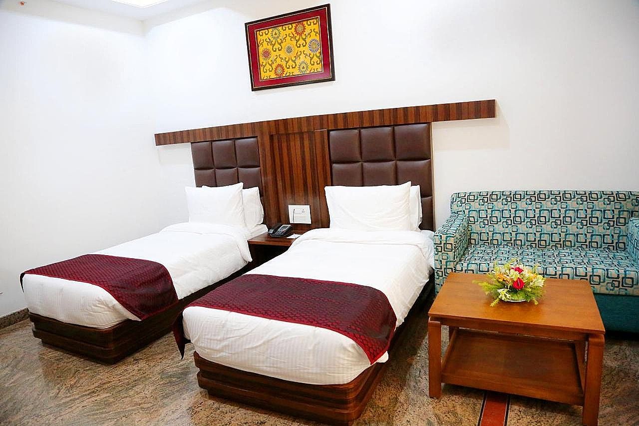 Hotel Silk City Executive Room, 2 Twin Beds, Smoking, City View 3