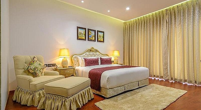 Deluxe Room, 1 King Bed, Balcony