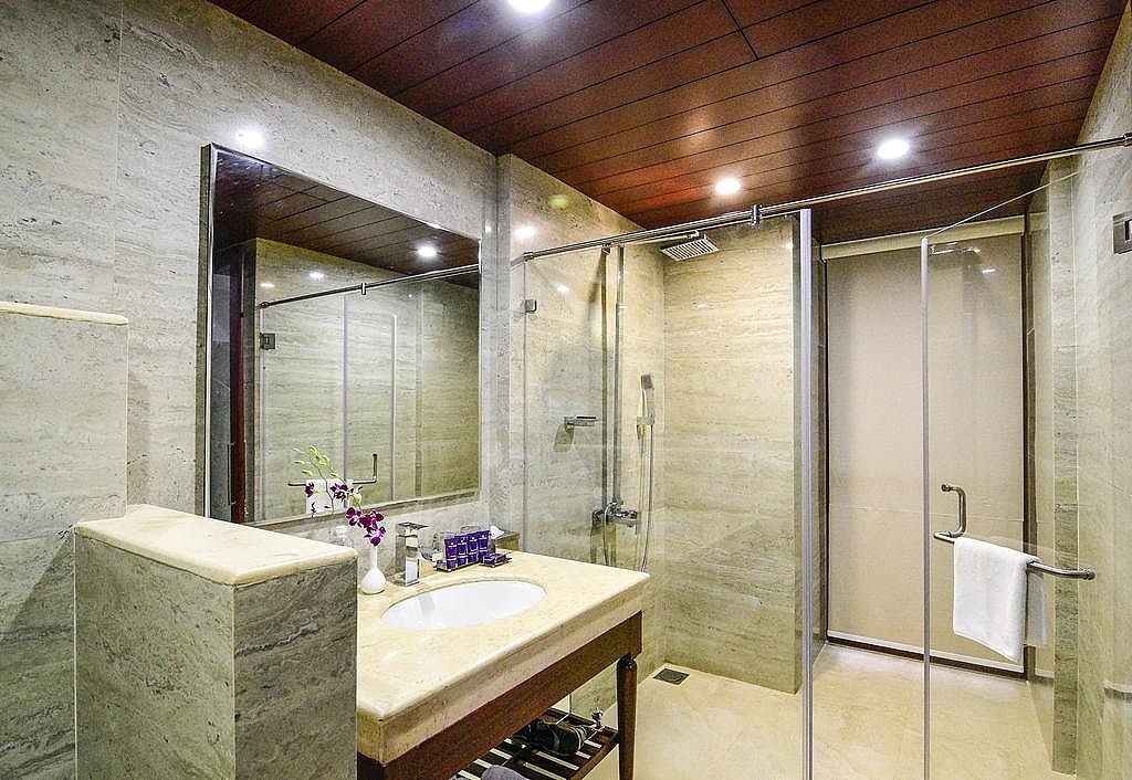 Park Regis Goa Deluxe Room with Balcony 8