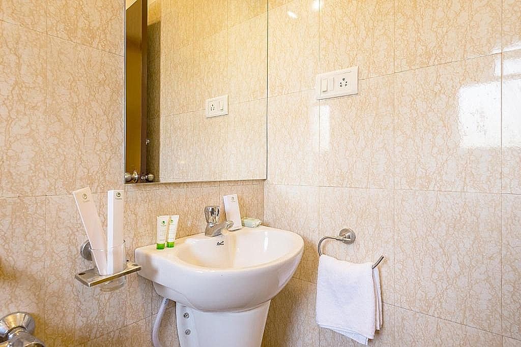 Treebo Nestlay Casa Deluxe Double Room 7