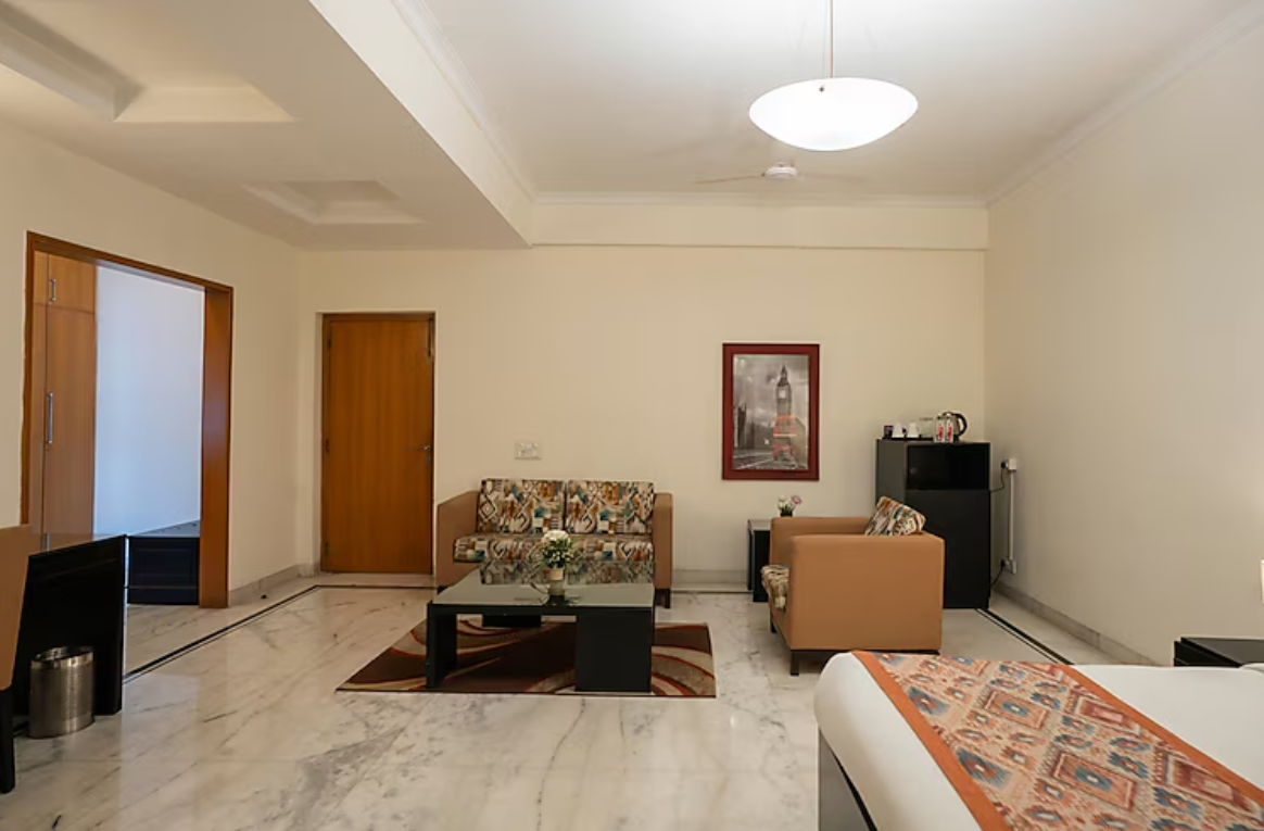 Ahuja Residency Cyber City I Luxury Room 10