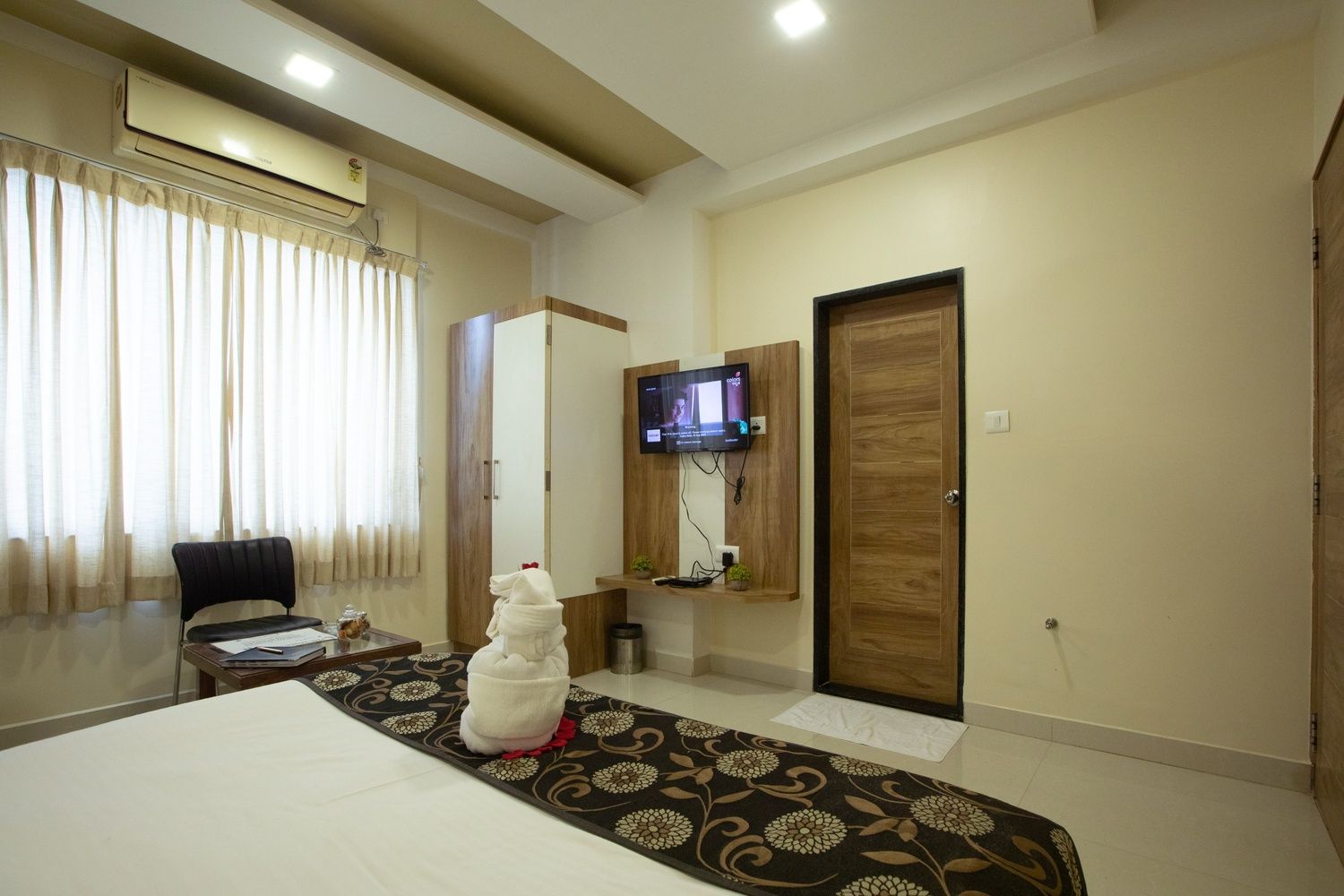 Hotel RK Renaissance Superior AC Room 4