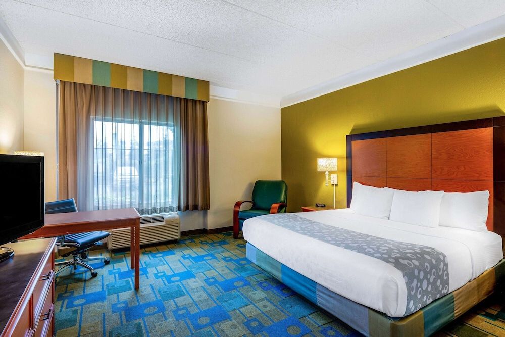 Room, 1 King Bed, Accessible, Non Smoking (Mobility/Hearing Impaired Accessible)
