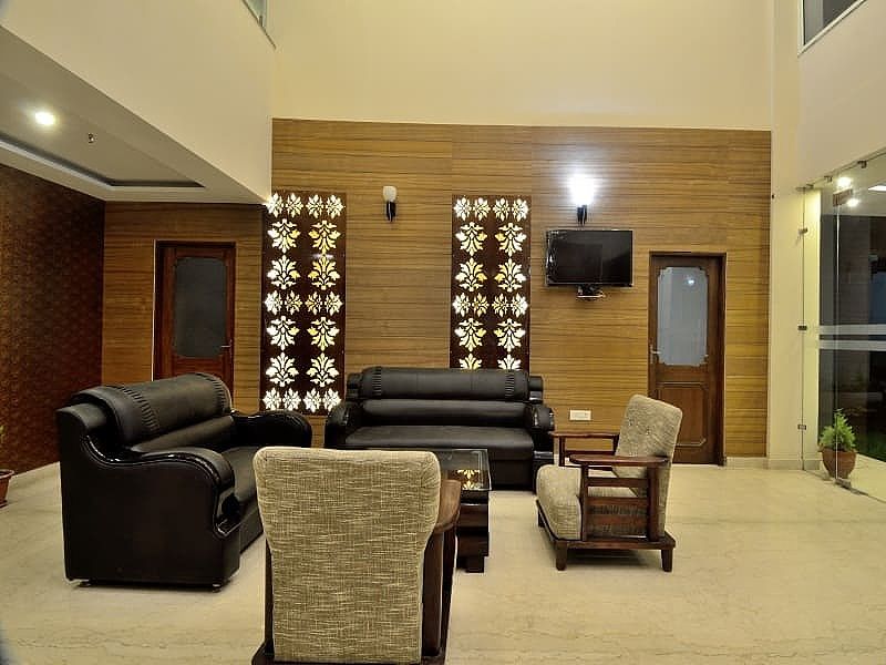 Lobby Sitting
