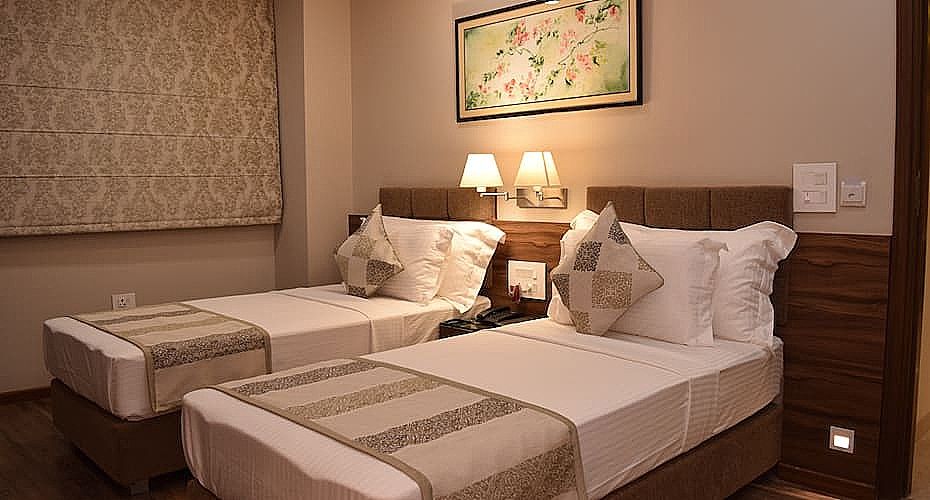 undefined De Bougainvilla 5