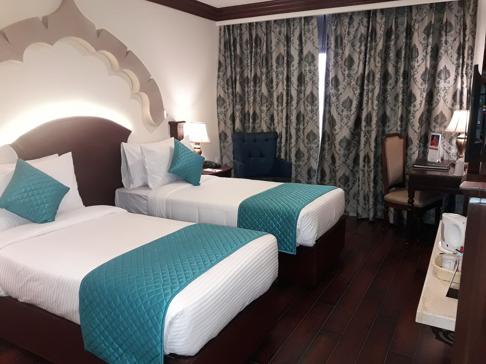 Deluxe room with Twin Bed and City view
