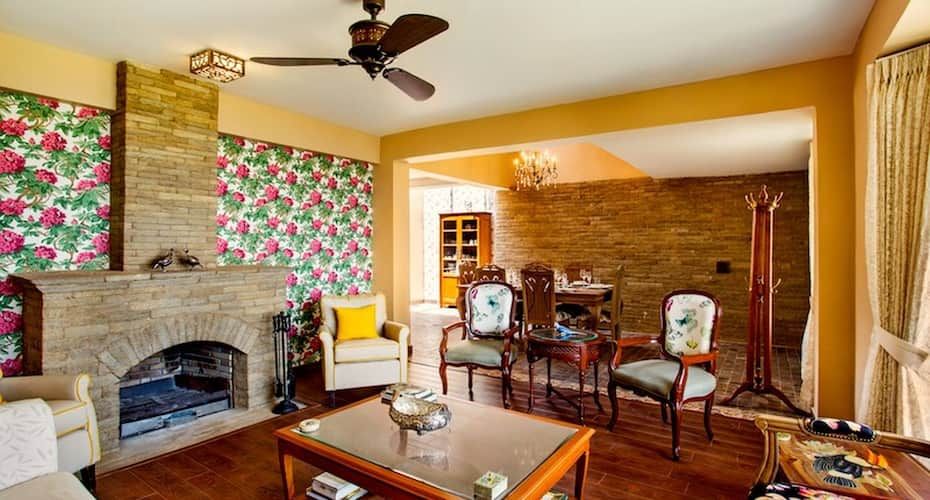 14 One Partridge Hill - Living Area