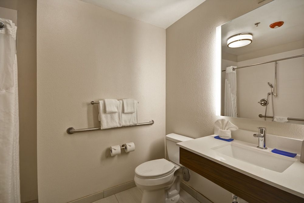 Suite, 1 King Bed, Accessible (Communications)