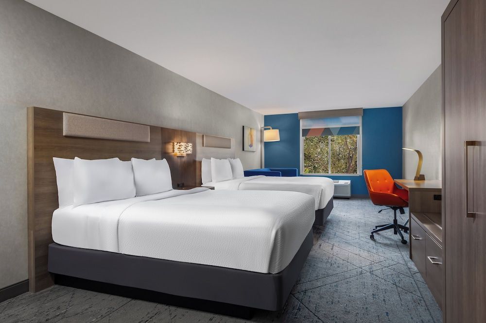 Suite, 2 Queen Beds, Corner