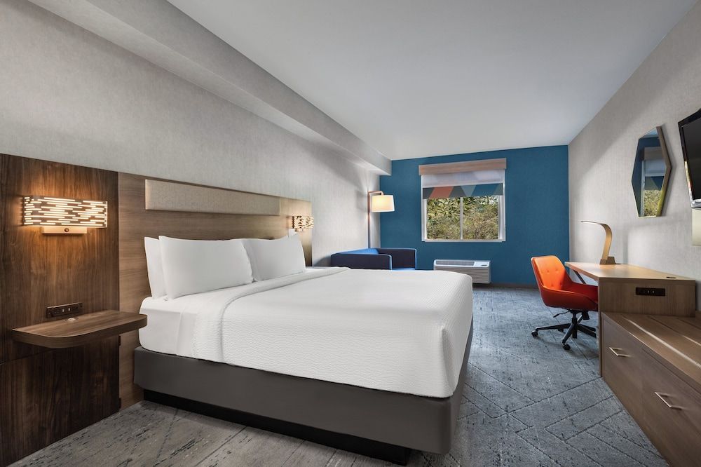 Suite, 1 King Bed (Extra Floor Space)